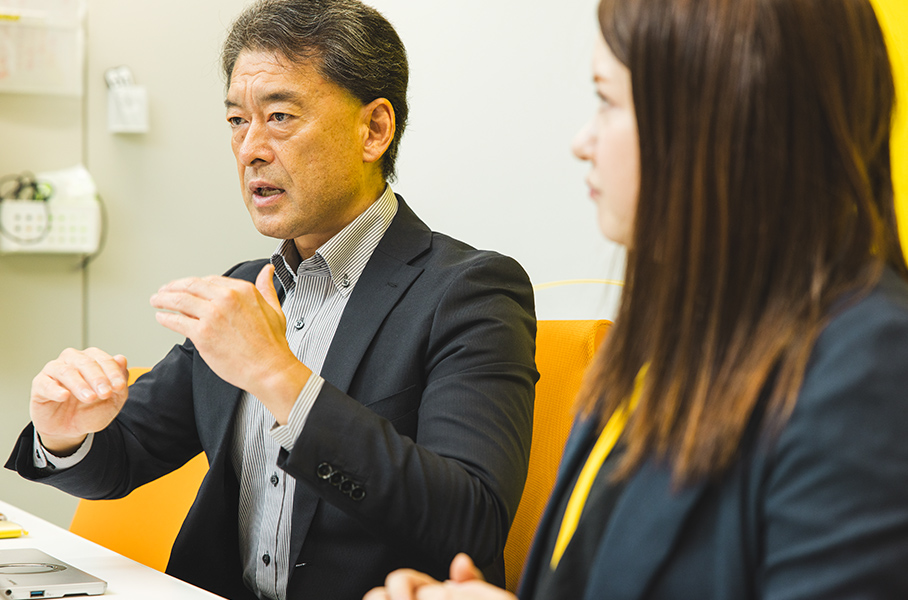 フーズカンパニー 営業統括室 部長 中島 船行 様、フーズカンパニー 営業統括室 係長 中山 咲 様